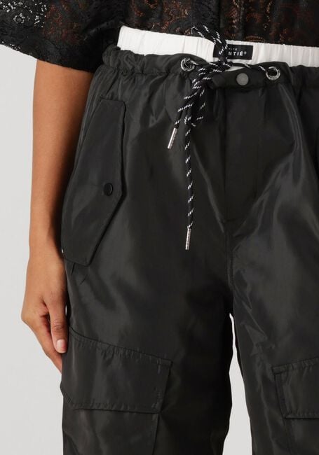 Zwarte HAUTE L'AMITIÉ Cargobroeken CARGO PULL ON TALL TROUSER - large
