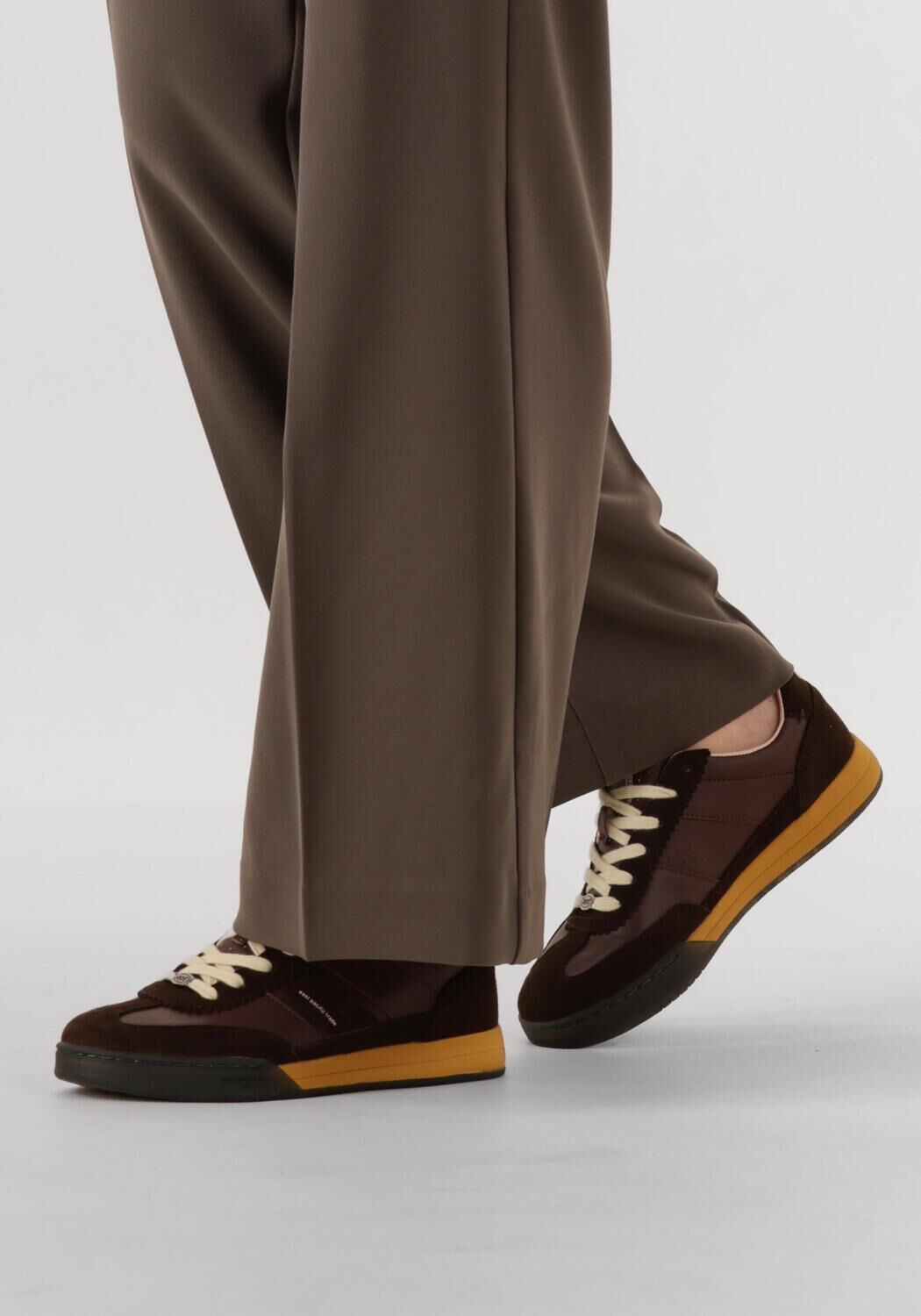 Bruine EAST PACIFIC TRADE Lage sneakers DIEGO-W - large