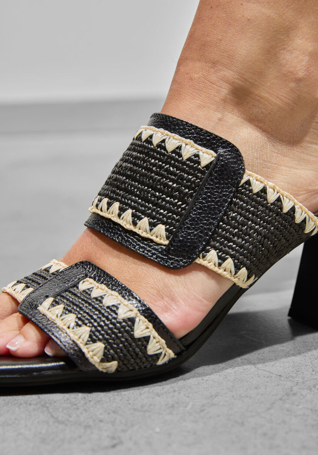 Witte HISPANITAS Muiltjes HV253946 - large