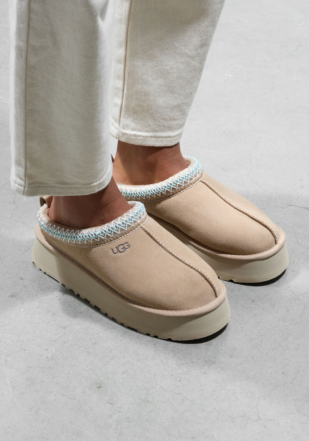 Beige UGG Pantoffels W TAZZ - medium