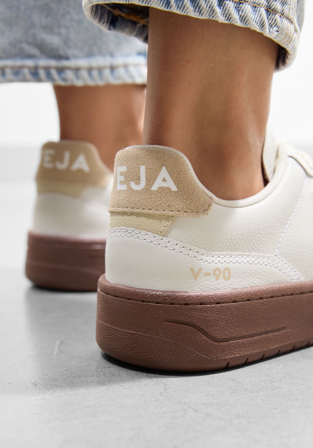 Witte VEJA Lage sneakers V-90 ZZ - large