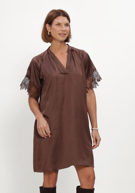 Bruine BRUUNS BAZAAR Jurken KORTHALSIABBWENNY DRESS - large