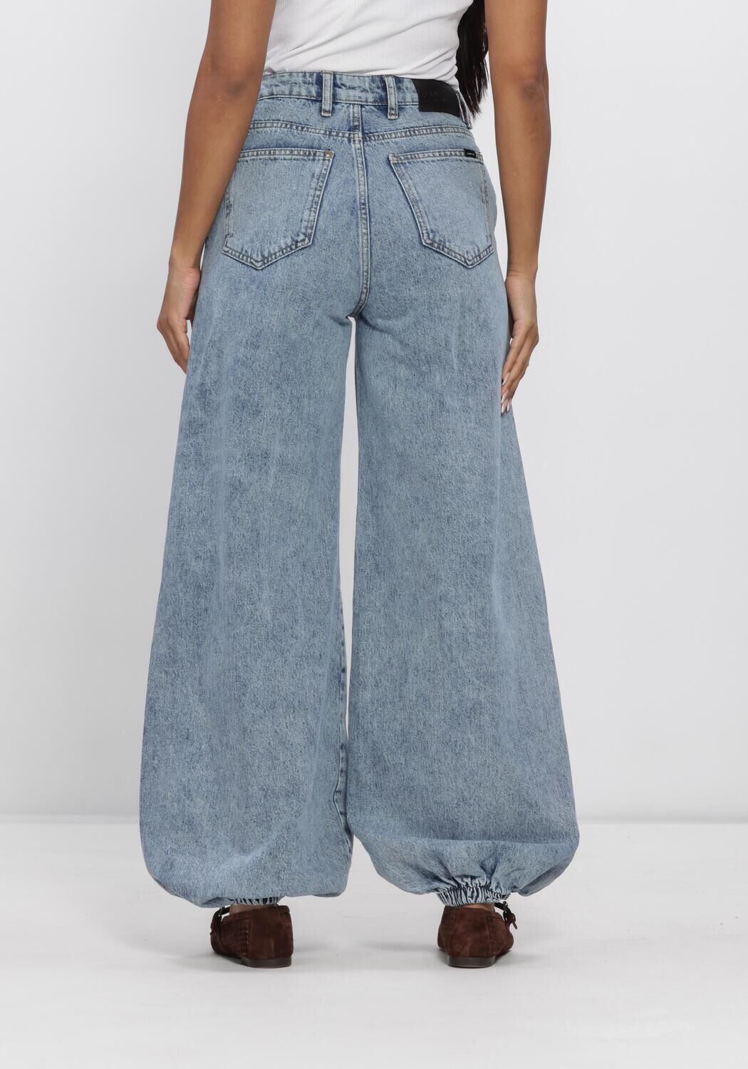 Blauwe HAUTE L'AMITI&Eacute; Broeken DENIM HAREM TALL PANT - large