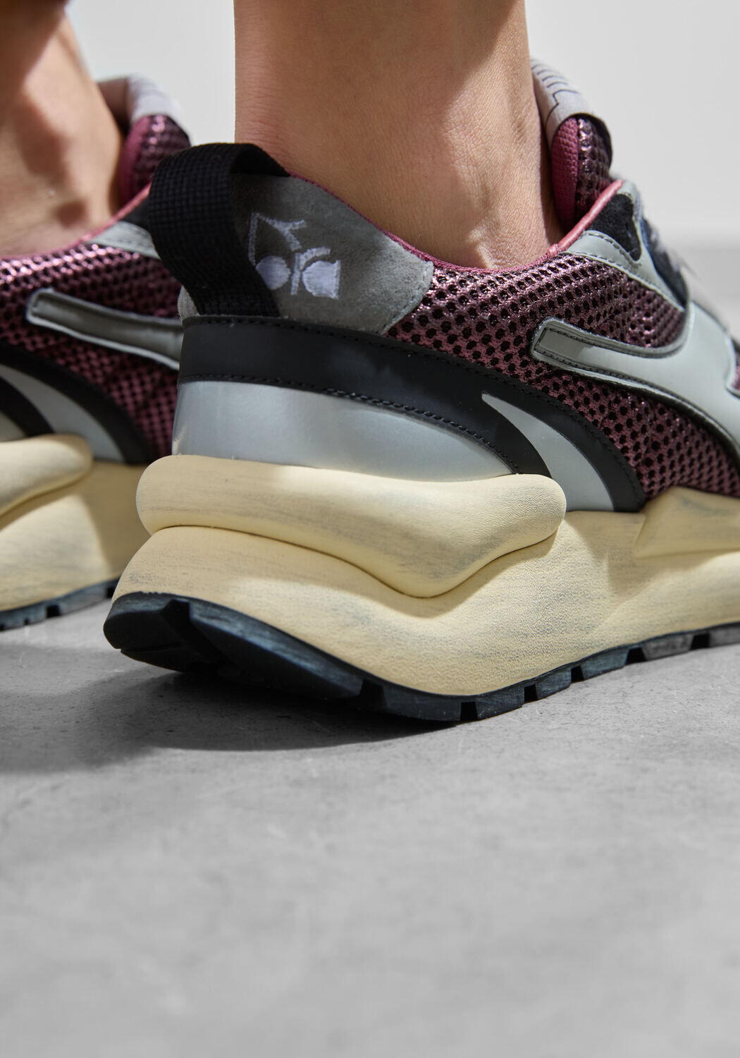 grijze diadora lage sneakers mesh runner