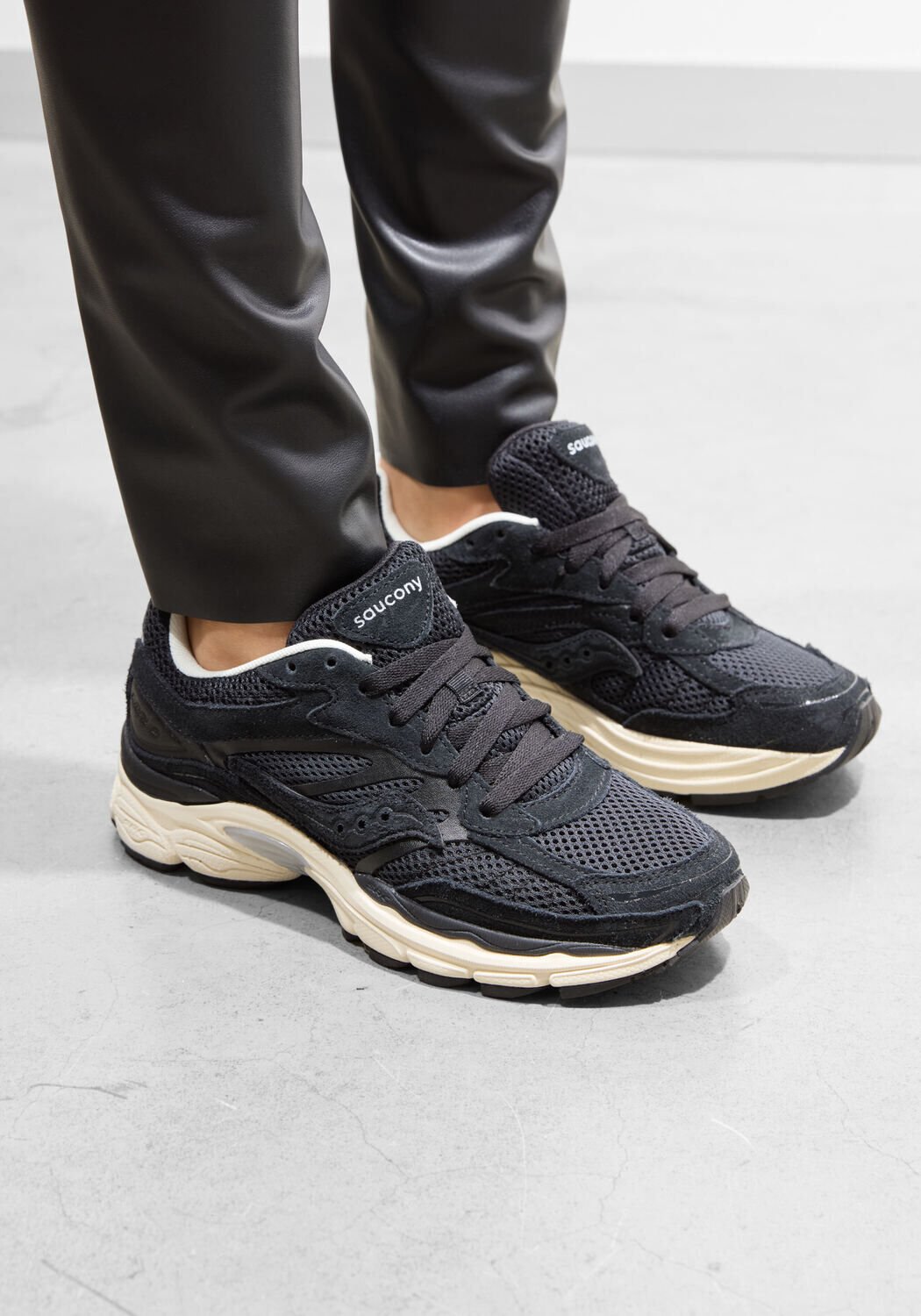 Zwarte SAUCONY Lage sneakers PROGRID OMNI 9 - medium