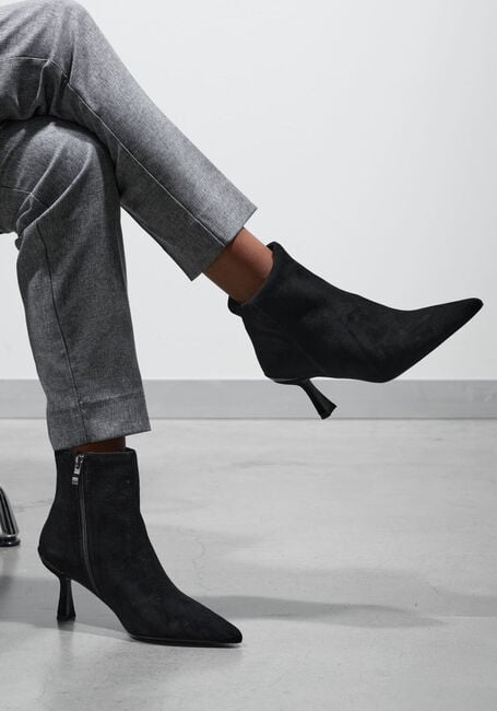 STEFANO LAURAN BOTIN STEFANO LAURAN BOTIN - large