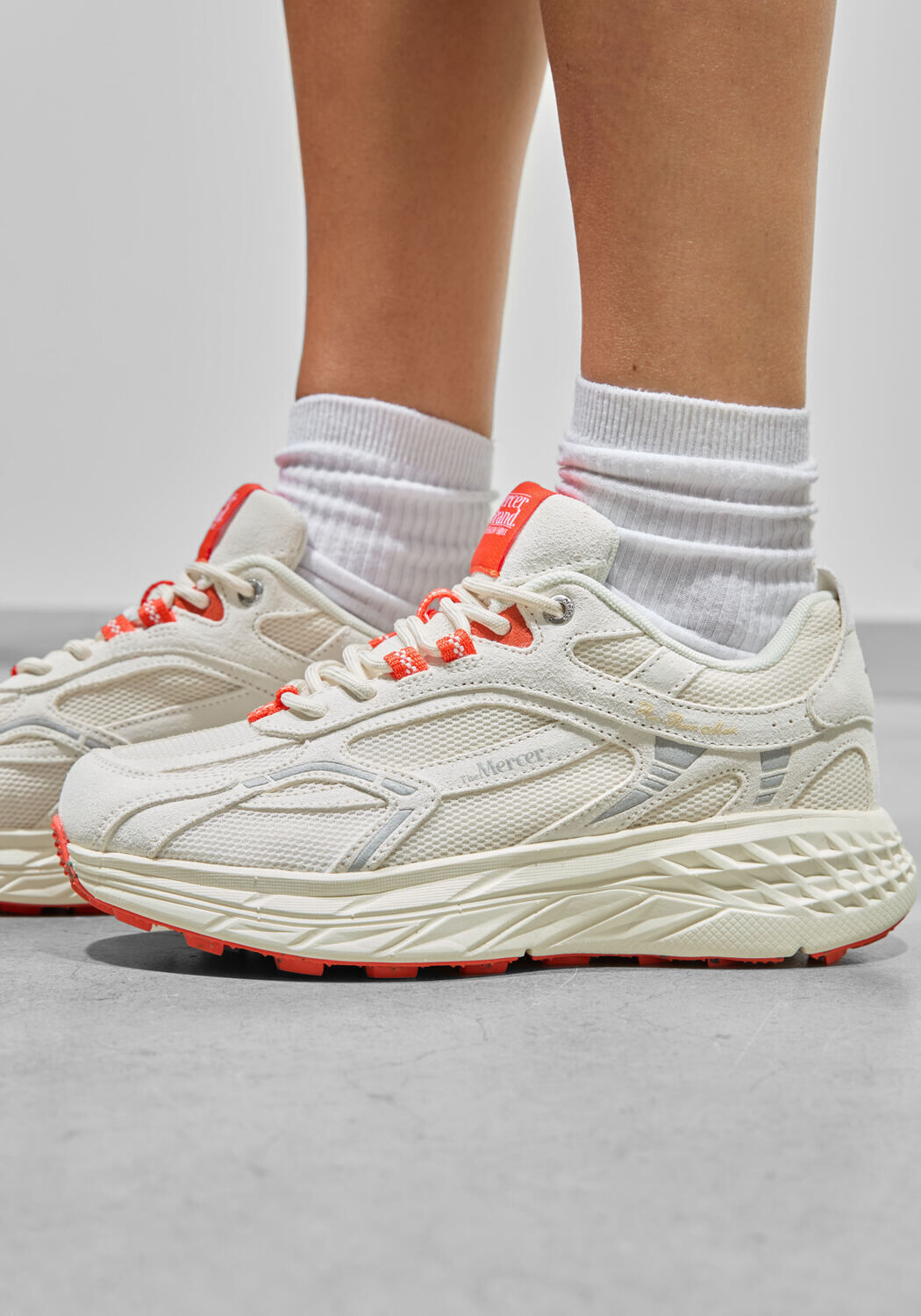 Witte MERCER AMSTERDAM Lage sneakers THE RE-RUN MAX SUEDE - large