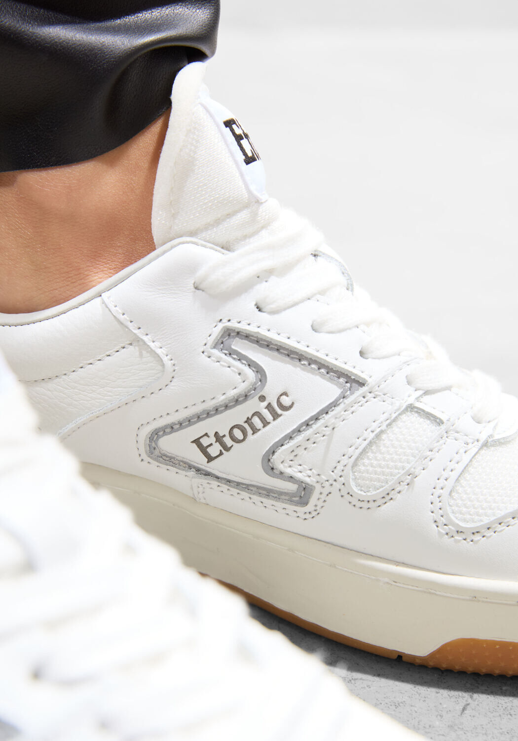 Witte ETONIC Lage sneakers B481 - large