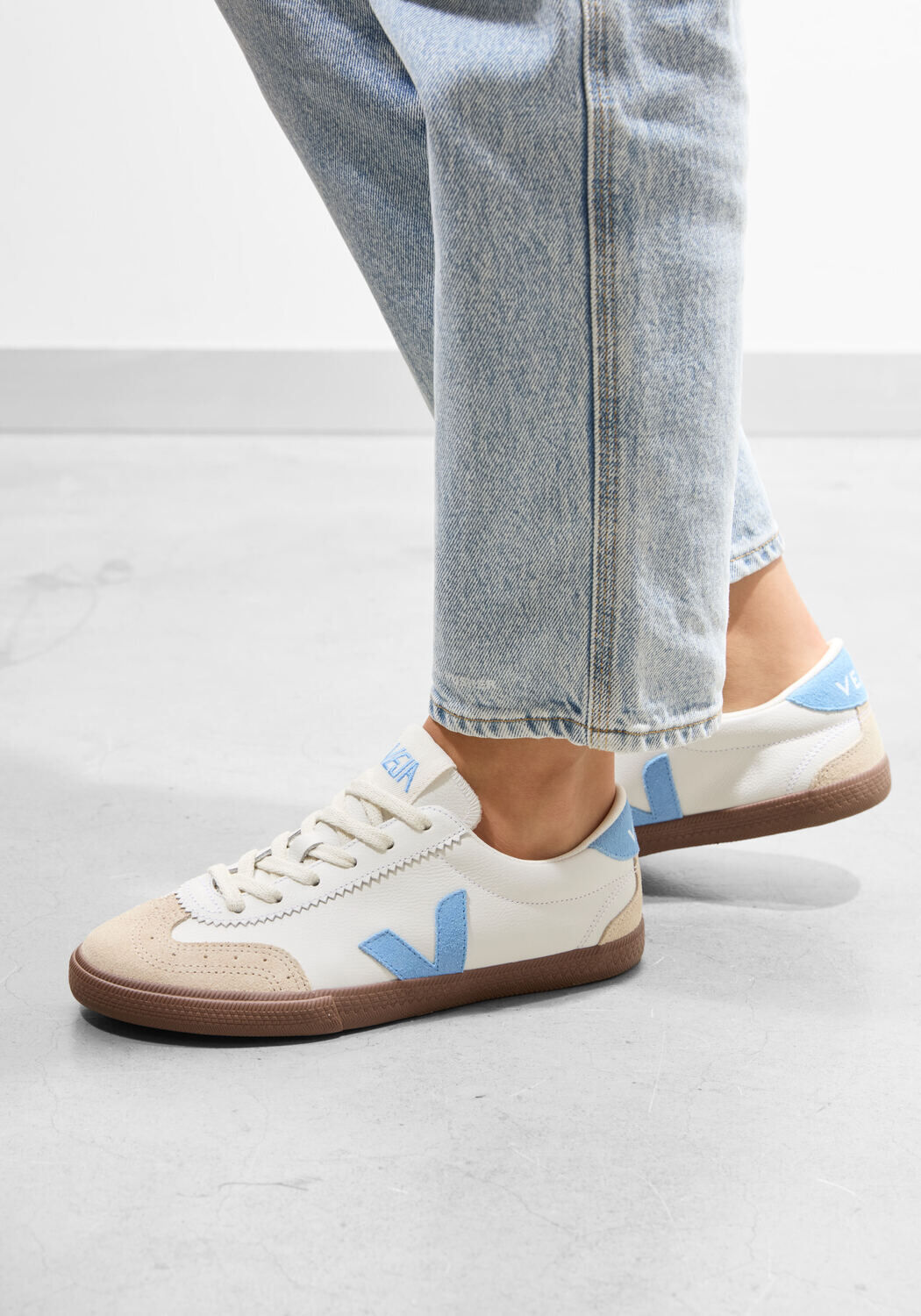 Witte VEJA Lage sneakers VOLLEY - medium